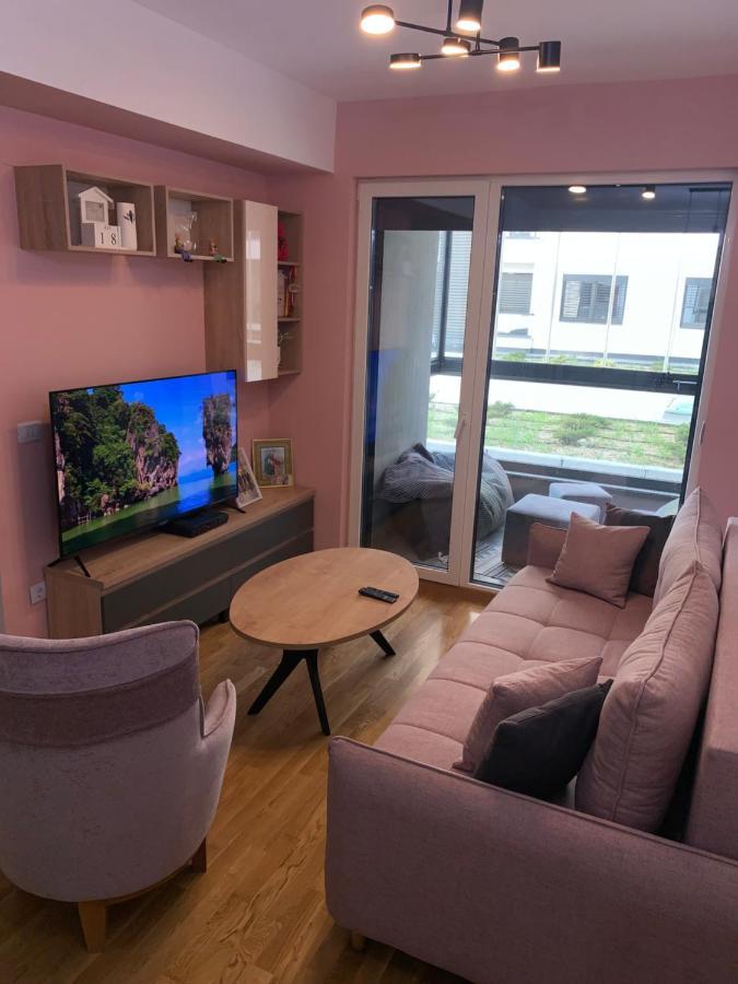 Pink Modern Apartment Скопье Экстерьер фото