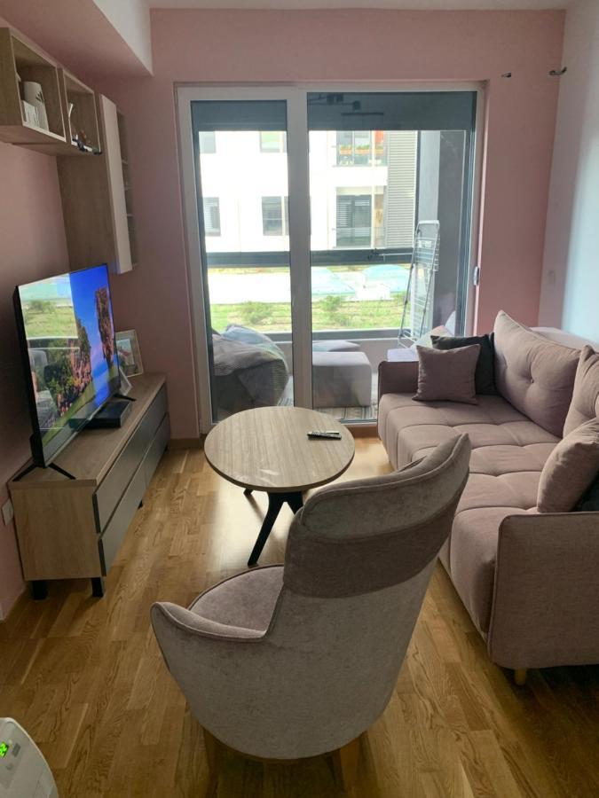 Pink Modern Apartment Скопье Экстерьер фото