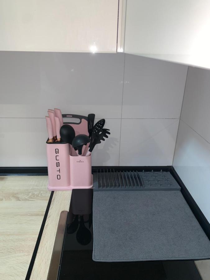Pink Modern Apartment Скопье Экстерьер фото