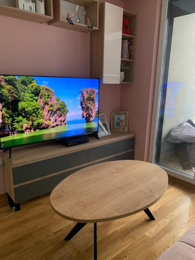 Pink Modern Apartment Скопье Экстерьер фото