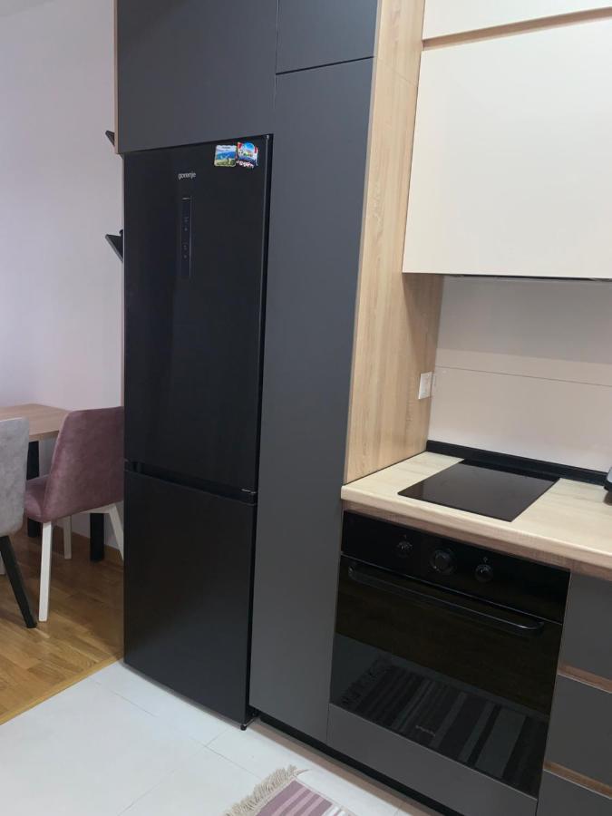 Pink Modern Apartment Скопье Экстерьер фото