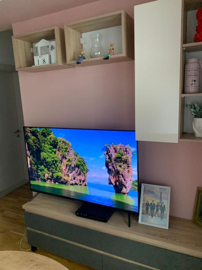 Pink Modern Apartment Скопье Экстерьер фото