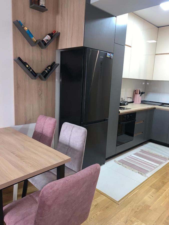 Pink Modern Apartment Скопье Экстерьер фото